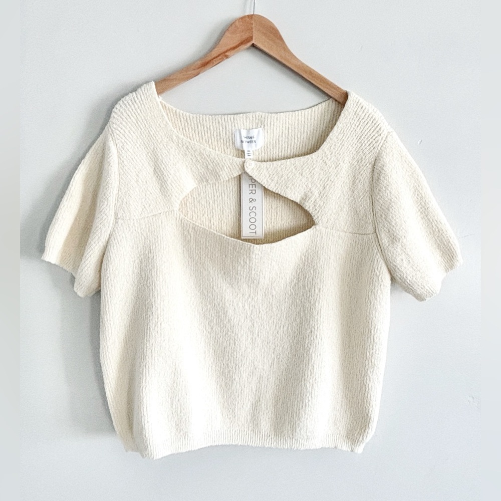 Piper & Scoot 2XL Cream Keyhole Front Button Top